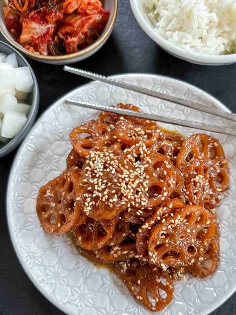 This Korean lotus root recipe is easy to make at home with only a few ingredients and will tantalise your tastebuds! Sweet and sticky with a slight crunch, it is incredibly moreish! Korean Zucchini, Lotus Root Recipe, Zucchini Side Dish, Banchan Recipe, Lotus Recipe, Korean Ingredients, Cabbage Side Dish, Zucchini Side Dishes, Korean Side Dishes