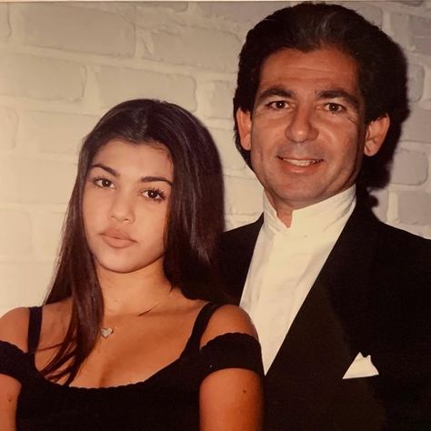 Kim And Kourtney 90s, The Kardashians In The 90s, Young Kourtney Kardashian, Kourtney Kardashian Young, Kourtney Kardashian 90s, Kardashians 90s, Young Kardashians, Kim 90s, Kourtney Kardashion