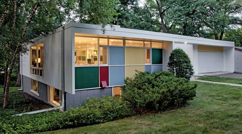 25 Iconic Minnesota Homes - Midwest Home Mid Century Modern Backyard, Modern Backyard Design, Mid Century Exterior, Atomic Ranch, Mid Century Architecture, Modern Backyard, Modern Architecture House, Modern Love, Frank Lloyd Wright