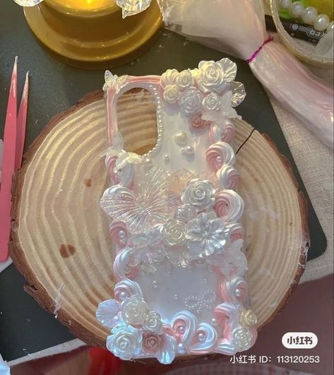 Iphone Phone Case Ideas, Custom Phone Cases Ideas, Aesthetic Phones, Cream Phone Case, Phone Cases Aesthetic, Korean Phone Cases, Diy Resin Phone Case, Phone Cases Cute, Phone Case Ideas