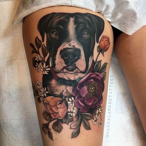 Dog With Flowers, Tatoo Dog, Pet Memorial Tattoo, Dog Portrait Tattoo, Pitbull Tattoo, Tattoos For Dog Lovers, Dog Memorial Tattoos, Bd Art, Geniale Tattoos