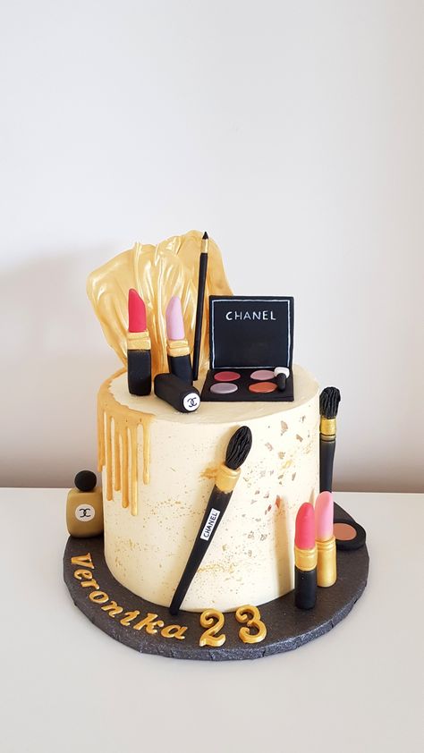 Cosmetic Birthday Cake, Cake With Makeup Decoration, Diva Cakes Birthday, Cosmetic Cake Ideas, Makeup Cake Ideas Birthdays, Make Up Cakes Birthdays Girly, Makeup Cake Ideas, Makeup Cake Design, Makeup Theme Cake