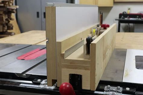 My Ultimate Table Saw Fence : 13 Steps (with Pictures) - Instructables Fence Table, Router Fence, Table Saw Extension, Wood Working Jigs, Woodshop Ideas, Mitre Saw Station, Saw Station, Best Table Saw, Table Saw Sled