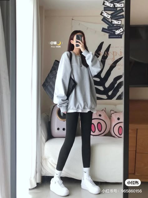 Korean Outfit Street Styles, Korean Casual Outfits, Casual Day Outfits, Hoodie Outfit, Mode Inspo, Sporty Outfits, Kpop Fashion Outfits, Girls Fashion Clothes, Teenage Fashion Outfits