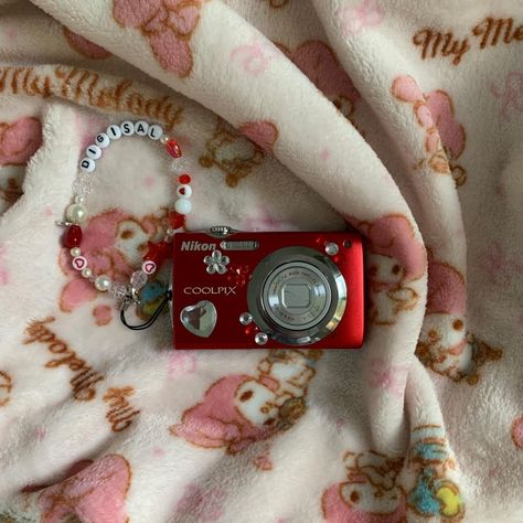 Digital Camera Decorations, Digital Camera Deco, Decorate Digital Camera, Nikon Camera Aesthetic, Camera Decorations, Red Camera Aesthetic, Nikon Coolpix Aesthetic, Red Cute Aesthetic, Digital Camera Decorated