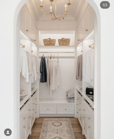 Walk In Closet Ideas Minimalist, Small Walk In Robe Ideas, Small Closet Organization Aesthetic, Small Walk In Robe, Walk In Robe Designs, Walk In Robe Ideas, Small Walkin Closet, Small Master Closet, Property Styling