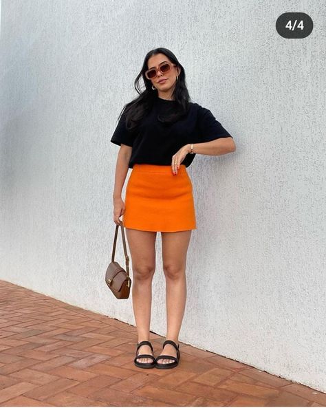 Short Naranja Outfit, Orange Skirt Outfit Ideas, Causal Chic Outfits, Orange Skirt Outfit, Fashion Assistant, Orange Outfit, London Outfit, Look Retro, Stylish Summer Outfits