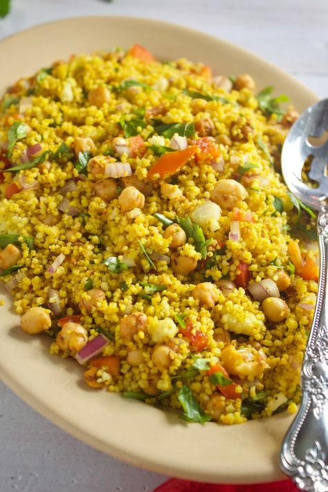 Vegan Couscous Recipes, Harissa Chickpeas, Tabouli Recipe, Moroccan Couscous, Couscous Recipe, Chickpea Chili, Vegan Holiday Recipes, Spiced Chickpeas, Couscous Recipes