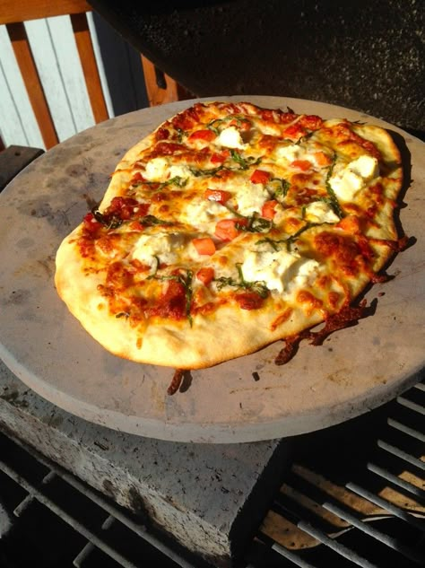 How To Grill Pizza on The Big Green Egg Egg Pizza Recipes, Big Green Egg Pizza, Green Egg Pizza, How To Grill Pizza, Big Green Egg Smoker, Egg Smoker, The Green Egg, Green Egg Bbq, Egg Bbq