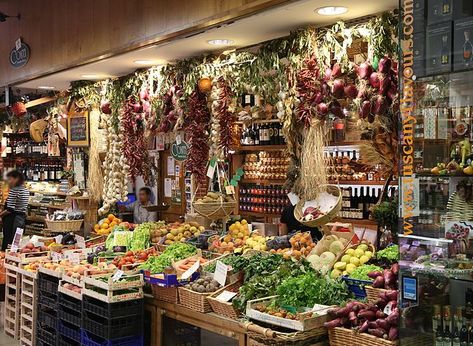 Best Towns in Tuscany for food | Foodie Guide to Tuscany, Italy Tuscany Food, Chianti Wine, Indoor Markets, Central Market, Course Meal, Food Experiences, Fresh Pasta, Cured Meats, How To Cook Steak