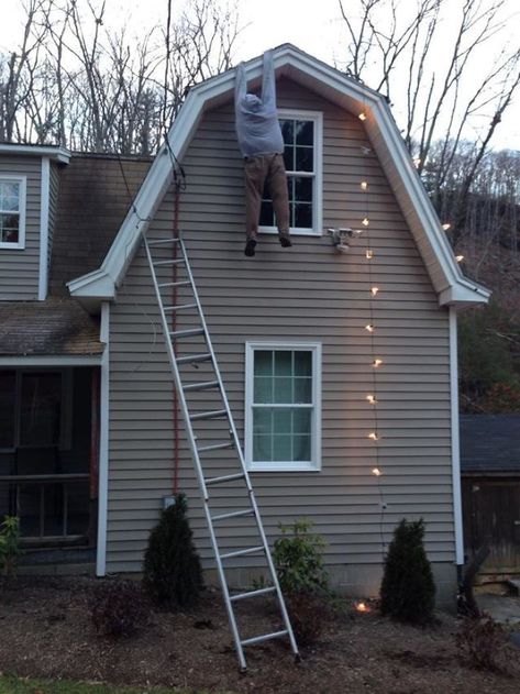 Neighbors' Outdoor Christmas Decorations.. Before The Cops Made Them Take It Down Lazy Christmas, Lampoons Christmas, Dad Humor, Deck The Halls, Outdoor Christmas Decorations, Decoration Design, Funny Christmas, Outdoor Christmas, Family Vacation