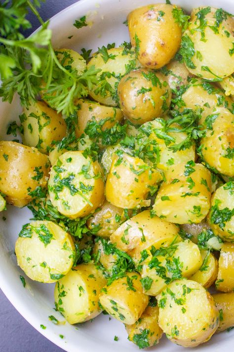 Buttery, zesty parsley potatoes are a great side dish for any grilled or roasted chicken, meat, fish or seafood. Easy, packed with flavor and made in about 20 minutes. Menu Potluck, Herbed Potato Salad, Recipe With Vegetables, Red Lentil Soup Recipe, Lentil Vegetable Soup, Lentil Soup Recipe, Healthy Potatoes, Potato Toppings, Vegetarian Sides