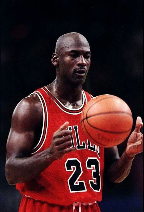 Mvp Basketball, Kobe Bryant Michael Jordan, Michael Jordan Photos, Jeffrey Jordan, Michael Jordan Pictures, Jordan Bulls, Michael Jordan Basketball, I Love Basketball, Bola Basket