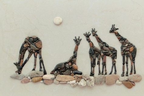 Giraffe Pebble Art Stone Pictures Pebble Art, Stone Wall Art, Pebble Mosaic, Sea Crafts, Rock And Pebbles, Pebble Pictures, Sea Glass Crafts, Pebble Stone, Stone Crafts