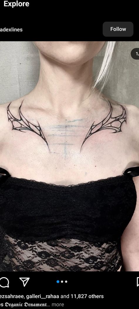 Middle Of Collar Bone Tattoo, Double Collar Bone Tattoo, Gothic Collarbone Tattoo, Collar Bone Tattoo Goth, Colorbone Tattoos Ideas, Chest Bone Tattoo, Goth Collar Bone Tattoo, Tattoos On Collarbone, Gothic Collar Bone Tattoo