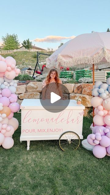 Diy Drink Cart, Lemonade Bar Ideas, Drink Cart Ideas, Lemonade Stand Ideas, Lemonade Cart, Bar Cart Diy, Cute Party Ideas, Lemon Stand, Lemonade Stand Party