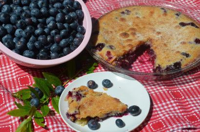 Quick, easy and bursting with blueberries! Kitchen Swedish, Scandinavian Desserts, Swedish Apple Pie, Easy Blueberry Pie, Blueberry Pie Recipe, Scandinavian Recipes, Swedish Dishes, Scandinavian Food, Easy Blueberry