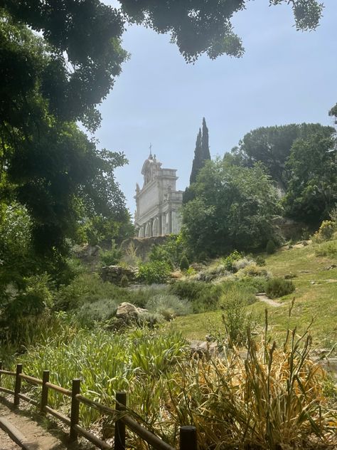 Italian Culture Aesthetic, Rome Gardens, Rome Countryside, Rome Italy Aesthetic, Italian Gardens, Italy Country, Italian Garden, Roman Holiday, Italy Aesthetic