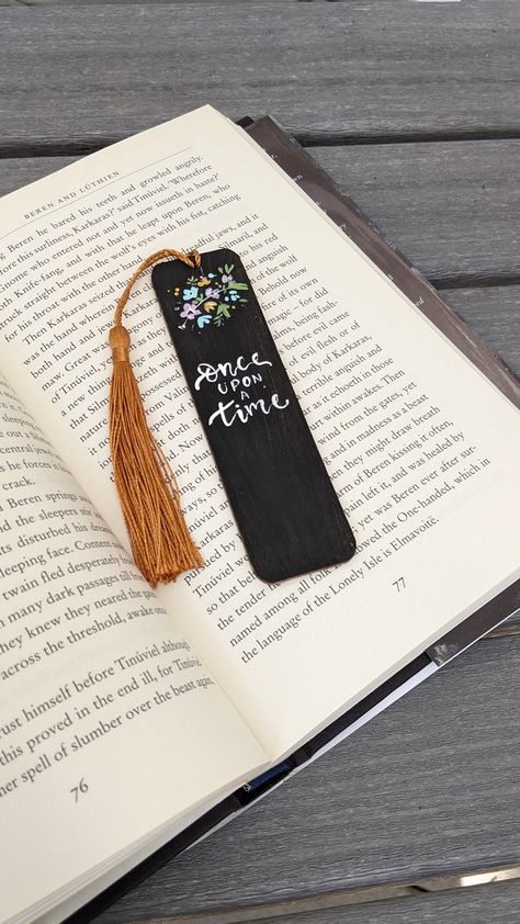 Black Bookmarks Handmade, Wooden Bookmark Ideas, Bookmarks Handmade Black, Painted Wooden Bookmarks, Handpainted Book Marks, Bookmarks Handmade Motivational, Black Bookmark, Wood Bookmark, Bookmarks Diy