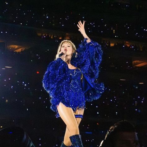 Taylor Swift Midnights Eras Tour, Karma Jacket, Midnights Eras Tour, Taylor Swift Images, Midnights Era, Taylor Swift Midnights, Sparkle Outfit, Taylor Outfits, Estilo Taylor Swift