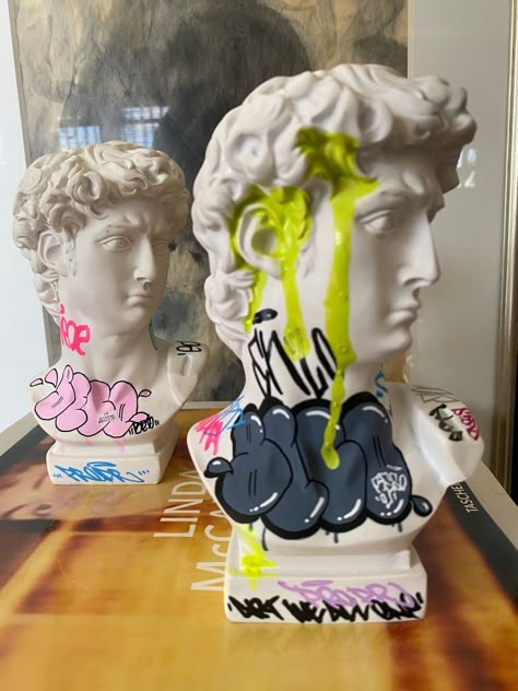 Finished Art Pieces, Hypebeast Apartment Decor, Hype Beast Apartment, David Statue Art, Graffiti Room Ideas, Punk Interior Design, Office Art Room, Pop Art Living Room, Graffiti Statue