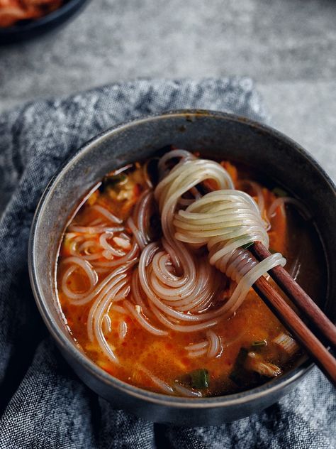 Korean Chicken Soup, Korean Soup Recipes, Korean Sweet Potato Noodles, Soup Comfort, Korean Sweet Potato, Healthy Chicken Soup, Asian Soup Recipes, Easy Chicken Soup, Easy Korean Recipes