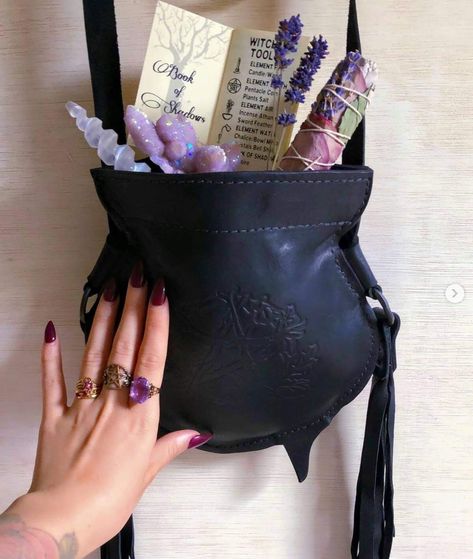 Witch Fashion, Witchy Woman, Green Witch, Leather Projects, Leather Pouch, Larp, Leather Working, New Style, Leather Craft