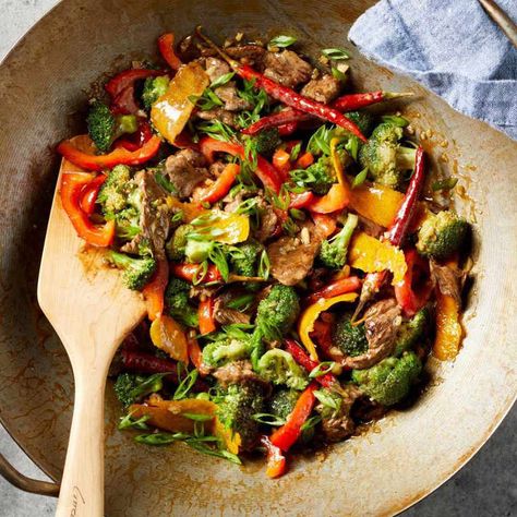 These low-sodium dinners are delicious ways to stay satisfied until bedtime. Each dish meets our heart-healthy nutrition parameters, focusing on ingredients that are low in sodium like lean proteins, healthy fats and fiber-packed veggies. Plus, each recipe has at least 20% of your daily needs (at least 940 milligrams) of potassium, which can help s... Copycat Dinner, Beef Broccoli Stir Fry, Orange Beef, Restaurant Copycat, Diet Dinner, Beef Dinners, Beef Broccoli, Sunday Dinners, Healthy Beef