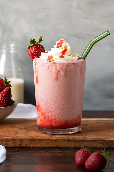 Best strawberry milkshake recipe without ice cream Strawberry Milkshake Recipe Without Ice Cream, Best Strawberry Milkshake Recipe, Milkshake Recipe Without Ice Cream, Milkshake Without Ice Cream, Strawberry Milkshake Recipe, Strawberry Frappuccino, Healthy Milkshake Recipes, Milkshake Recipe Strawberry, Milkshake Drink