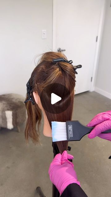 J Ladner | Joshua Ladner on Instagram: "🐍🐍 How to Cobra Balayage 🐍🐍 . . #cobrabalayage is one of my most efficient balayage patterns and placements. The importance of leaving depth behind and celebrate lightness where it matters. : : This technique is perfect for any guest who wants to experience color for the first time, has been without color for a while and wanting to get back into the color game! 🐍🐍 . : Taking deep v or rounded section and surface painting to allow the lightness to softly blend and lift while keeping their natural left behind. : : : : : : : #saloneducation #haireducation #hairclass #oligopro #jladner #fastfoilseducation #texashairstylist #chicagohairstylist #californiahairstylist #vegashairstylist #losangeleshairstylist #oregonhairstylist #modernsalon #salonmagaz Sectioning For Balayage, Balayage How To, Ponytail Balayage Technique, Hair Sectioning Techniques, Baylage Technique, Cobra Balayage, Balayage Pattern, V Balayage Technique, Color Placement Techniques