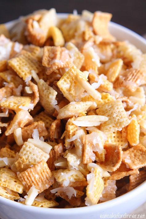 Eat Cake For Dinner: Mom's Coconut Almond Chex Mix {Best Ever} Chex Mix Recipes Sweet, Chex Recipes, Sweet Chex Mix, Sweet Chex, Snack Mixes, Cereal Snacks, Chex Mix Recipes, Muddy Buddies, Cereal Treats