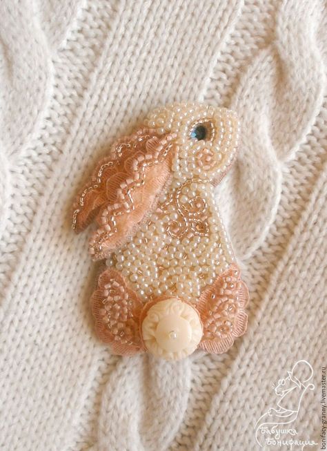 Bead Embroidery Patterns, Bead Embroidery Jewelry, Beaded Crafts, 자수 디자인, Embroidery Jewelry, Beaded Animals, Beading Projects, Brooches Handmade, Beaded Brooch