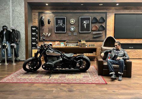 Dream home? Motorcycle Workshop Ideas, Motorcycle Man Cave, Man Garage, Warehouse Living, Garage Design Interior, Garage Loft, Industrial Office Design, Garage Style, Modern Garage