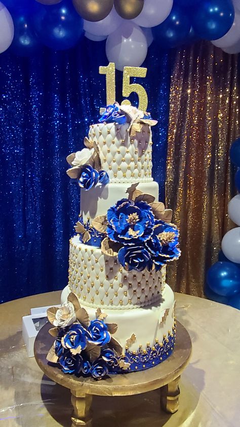 Blue And Gold Quince Cake, Royal Blue Quince Cake Ideas, Quince Blue And Gold, Royal Blue And Gold Cake Quinceanera, Royal Blue Quince Cake, Blue And Gold Sweet 16, Royal Blue Quince Theme, Quince Centerpiece, Royal Blue Quinceanera Theme