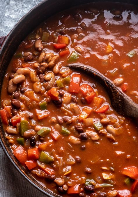 This easy vegetarian tortilla soup recipe is filled with a hearty blend of beans, fire-roasted tomatoes, and Mexican-inspired seasoning. Topped off with crunchy oven-baked tortilla strips and avocado for a flavorful meatless meal in just over 30 minutes. #theendlessmeal #soup #tortillasoup #vegetariantortillasoup #chickentortillasoup #vegetarian #vegetariansoup #vegansoup #mexican #cozyrecipe #sugarfree #healthyrecipe Stew Vegetarian, Vegetarian Tortilla Soup, Tortilla Soup Easy, Mexican Stew, Tortilla Strips, Mexican Seasoning, Meatless Meal, Tortilla Soup Recipe, Soup Easy