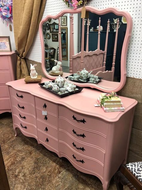 Dresser Projects, Pink Painted Furniture, Pink Drawers, Black And White Furniture, Country Cottage Interiors, Pink Furniture, Pink Room Decor, Shabby Chic Dresser, Home Decor Crate