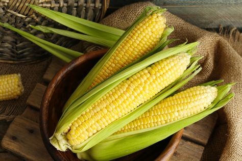 Corn Health Benefits, Farmers Market Recipes, Dried Corn, Corn Seed, Ears Of Corn, Corn Husk, Corn On Cob, Beet Salad, Fresh Corn