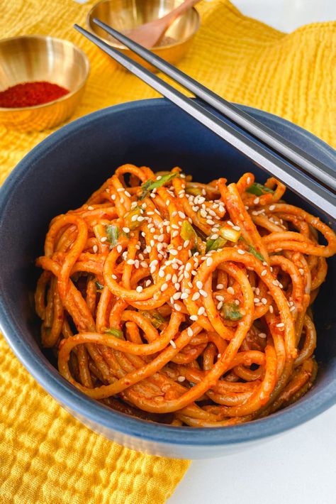 Make creamy, spicy, and savory noodles in under 25 minutes! This noodle dish has deep flavors from the gochujang, soy sauce, and garlic, while the peanut butter adds the right amount of creamy. It’s a simple dish utilizing pantry staples and quick enough to throw together any day of the week. Savory Noodles, Gochujang Noodles, Peanut Butter Noodles, Butter Noodles, Noodle Dish, Spicy Noodles, Buttered Noodles, Butter Rice, Chili Paste