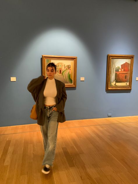 outfit idea for a museum visit Museum Visit Outfit Dress To Impress, Art Gallery Aesthetic Outfit, Museum Visit Outfit, Dress To Impress Museum Visit, Museum Aesthetic Outfit, Art Gallery Outfit, Museum Visit, Museum Aesthetic, Self Pictures