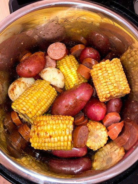 Instant Pot Shrimp Boil- Lauren@Mizhelenscountrycottage Soups And Stews Instant Pot, Stews Instant Pot, Boiled Recipes, Instant Pot Shrimp Boil, Slow Cooker Soups And Stews, Instant Pot Shrimp, Boiled Shrimp, Slow Cooker Soups, Potted Shrimp