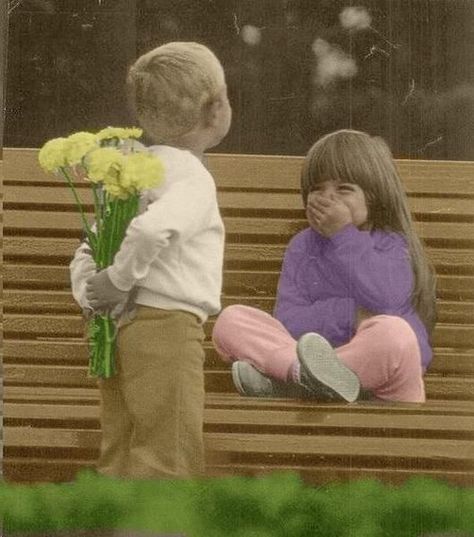 Cute picture of a little boy hiding a bunch of pretty yellow flowers on his back so he can surprise his girlfriend. Vintage Versace, Foto Vintage, The Perfect Guy, Jolie Photo, Vintage Vogue, Simple Things, Love Photos, All You Need Is Love, Hopeless Romantic