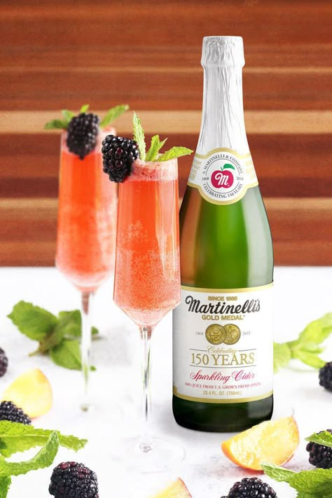 Sparkling Cider Blackberry Peach Bellini Mocktail | Cake 'n Knife Sparkling Cider Drinks, Peach Bellini Mocktail, Bellini Mocktail, Peach Cider, Blackberry Peach, Spring Dinners, Spring Dinner Recipes, Cider Drinks, Mimosa Recipe