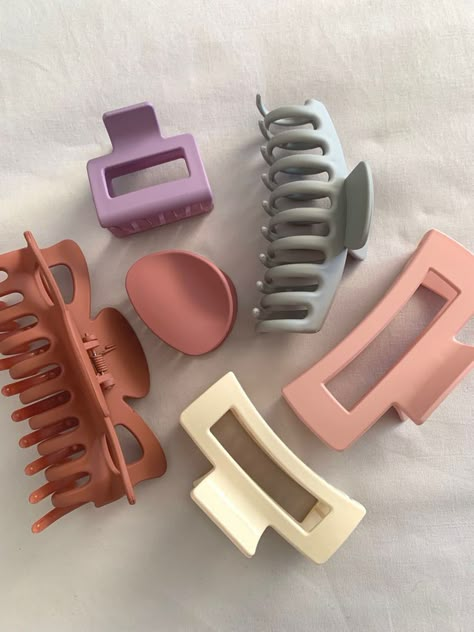 Cute Hair Accessories Aesthetic Clips, Aesthetic Hair Assecories, Aesthetic Clips For Hair, Hair Clamp Aesthetic, Hair Stuff Aesthetic, Clutcher Clip Aesthetic, Claw Clip Aesthetic Pictures, Aesthetic Assesories, Cute Hairclip Aesthetic