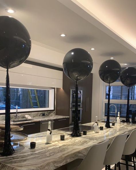 Black Table Decorations For Party, Birthday Party Ideas For Men Decoration, Black Balloon Centerpieces, Jumbo Balloons With Tassels, Red Carpet Theme Party, Twenty Fine, 55 Birthday, 15th Birthday Decorations, All Black Party