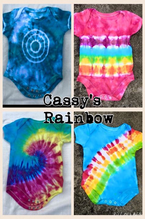 Tie dye baby onesies / baby suits. Tie Dye Onesies, Tie Dye Ideas, Baby Onesies Diy, Dye Projects, Diy Tie Dye, Trendy Baby Onesies, Ty Dye, Diy Tie Dye Techniques, Diy Tie Dye Shirts