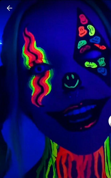 Black Light Clown Makeup, Uv Clown Makeup, Glow In The Dark Halloween Makeup, Neon Clown Costume, Trippy Makeup Looks, Neon Oc, Neon Clown Makeup, Purple Egirl, Dark Halloween Makeup