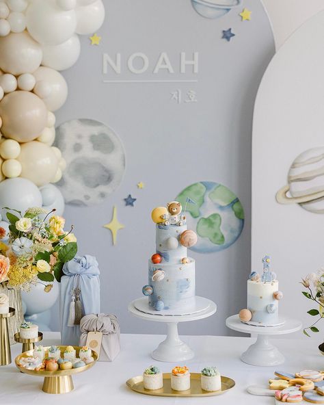 1st Space Birthday Party, One Year Theme Birthday Boy, First Trip Around The Sun Birthday Party Decorations, 1st Year Birthday Party Ideas Boy, Planet Theme Birthday Party, 1st Trip Around The Sun Birthday Cake, Moon Themed Birthday Party, Space Baby Shower Ideas, 3 Year Birthday Theme Boy