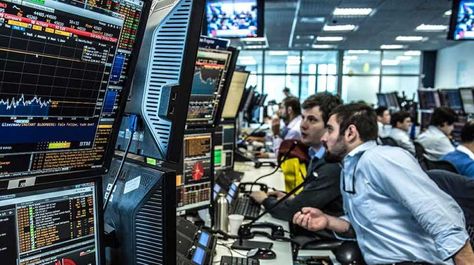 Just 18% of institutional investors positive about asset managers Trading Floor, Business Entrepreneur Startups, Trading Desk, Bitcoin Business, Entrepreneur Startups, Shadow Photos, Computer Room, Work Motivational Quotes, Public Building