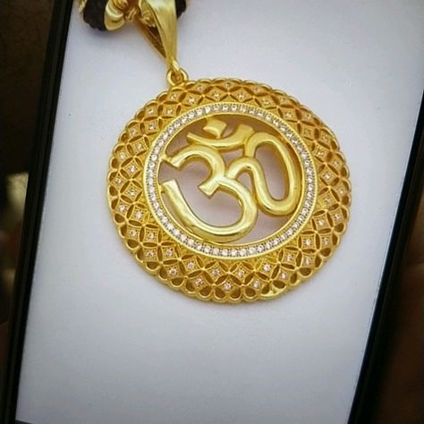 Mens Gold Locket Designs, Gold Pandent Design For Men, Om Locket Gold Design, Om Pandent Design For Men, Gold Pendal Design For Men, Om Pendent Designs Gold, Gold Pendant For Men Indian, Gold Pendal Design, Om Gold Pendant For Men