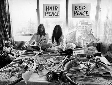 John yoko bike bed John Lennon Yoko Ono, Peace Poster, John Lennon And Yoko, Give Peace A Chance, Yoko Ono, Marie Curie, James Dean, Ringo Starr, Photo Essay